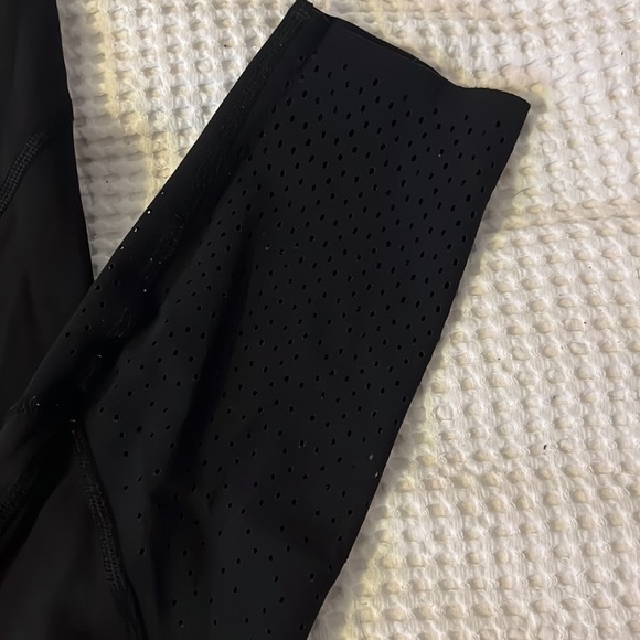 black lulu lemon leggings - Picture 2 of 3